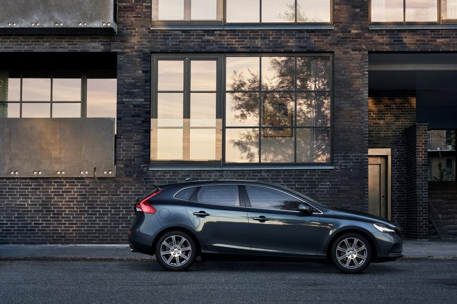  Volvo V40 T5 Inscription 2016 года  (фото 2 из 11)
